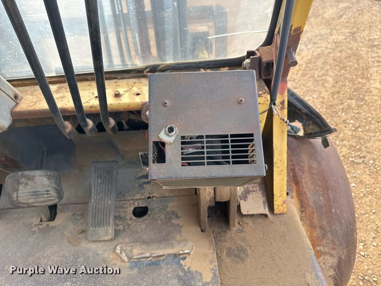 image for item DM5533 Caterpillar DP40 forklift