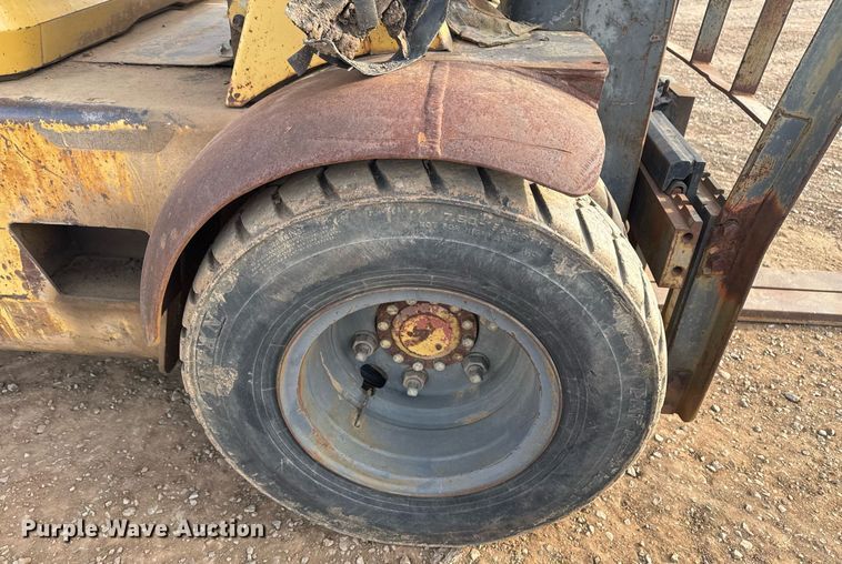 image for item DM5533 Caterpillar DP40 forklift