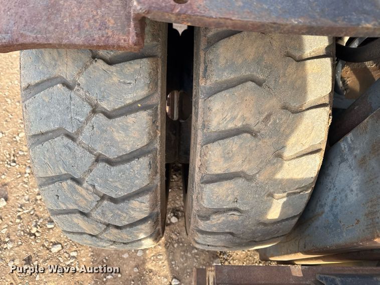 image for item DM5533 Caterpillar DP40 forklift