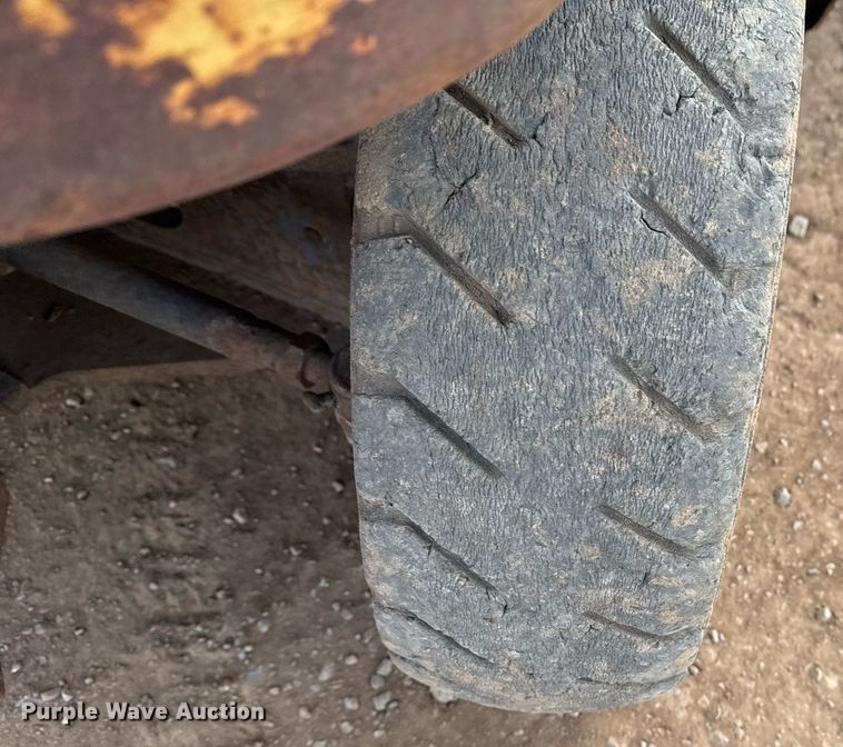 image for item DM5533 Caterpillar DP40 forklift