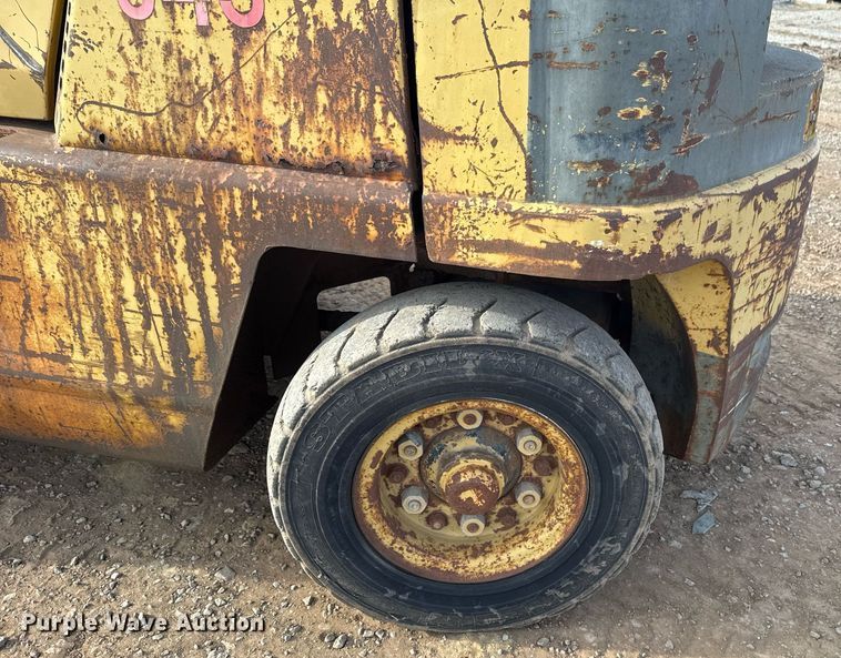 image for item DM5533 Caterpillar DP40 forklift