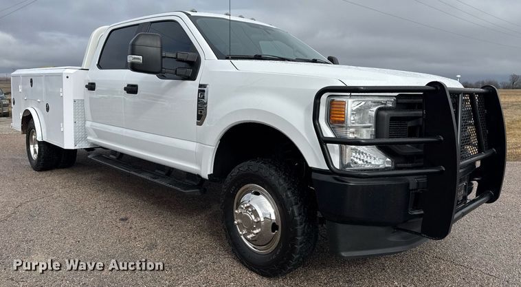 image for item DM5537 2020 Ford F350 Super Duty Crew Cab utility bed pickup truck