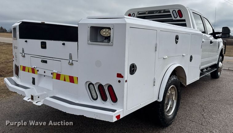 image for item DM5537 2020 Ford F350 Super Duty Crew Cab utility bed pickup truck
