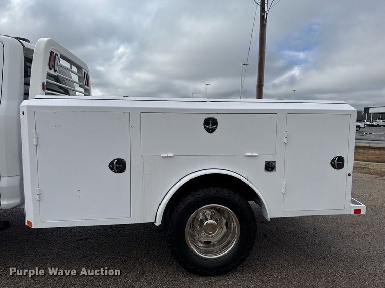 image for item DM5537 2020 Ford F350 Super Duty Crew Cab utility bed pickup truck