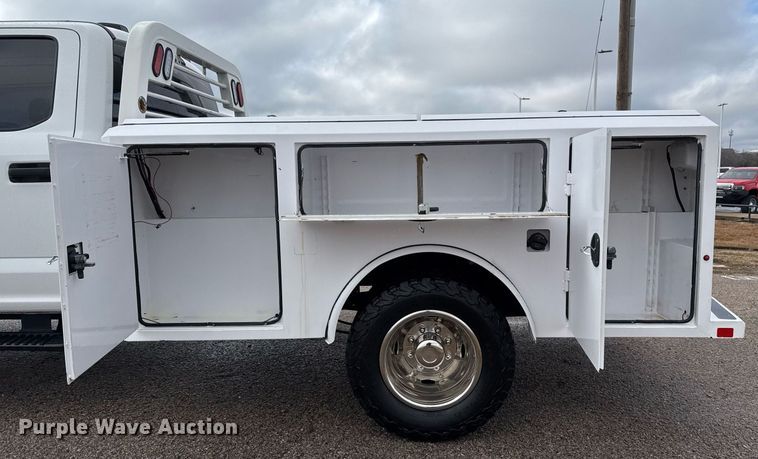 image for item DM5537 2020 Ford F350 Super Duty Crew Cab utility bed pickup truck
