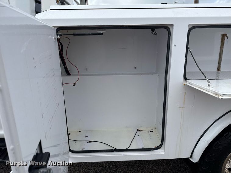 image for item DM5537 2020 Ford F350 Super Duty Crew Cab utility bed pickup truck