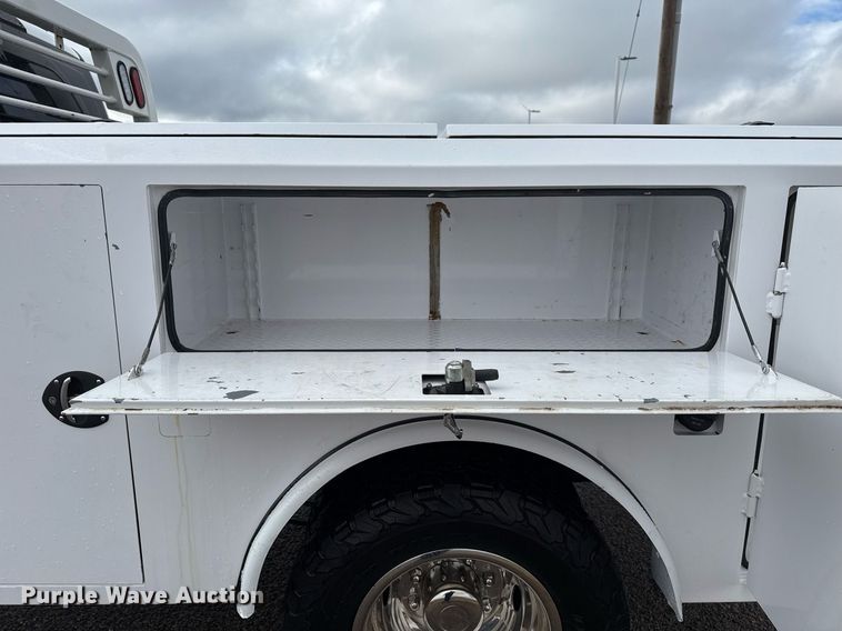 image for item DM5537 2020 Ford F350 Super Duty Crew Cab utility bed pickup truck