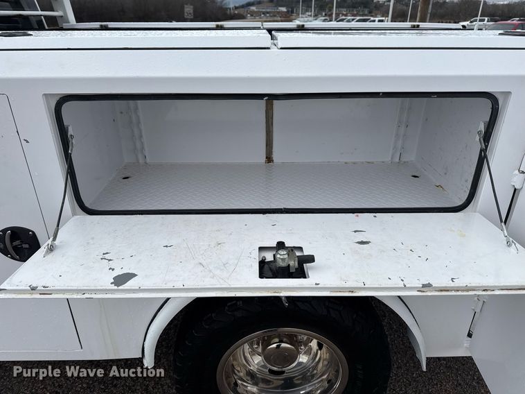 image for item DM5537 2020 Ford F350 Super Duty Crew Cab utility bed pickup truck