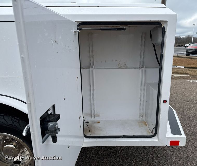 image for item DM5537 2020 Ford F350 Super Duty Crew Cab utility bed pickup truck