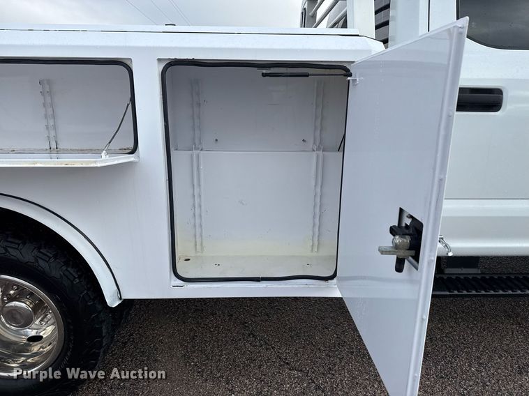 image for item DM5537 2020 Ford F350 Super Duty Crew Cab utility bed pickup truck