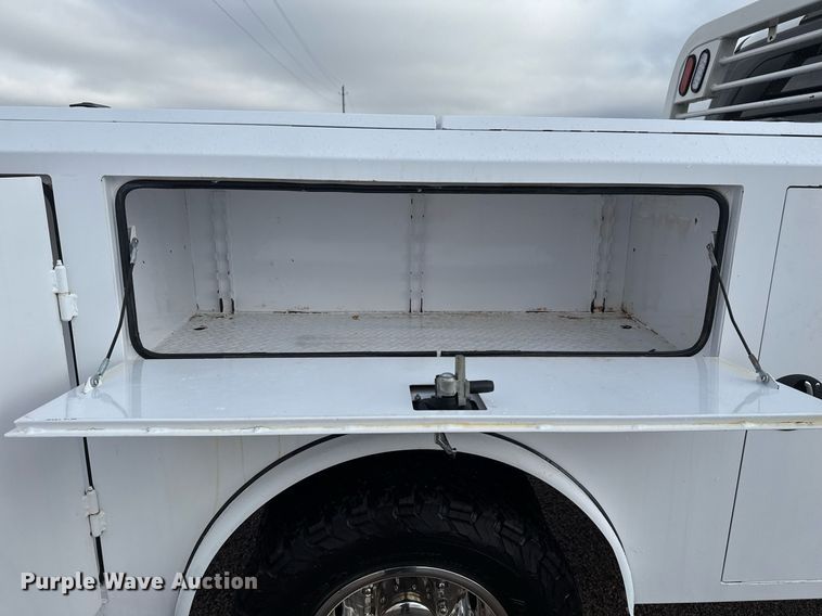 image for item DM5537 2020 Ford F350 Super Duty Crew Cab utility bed pickup truck