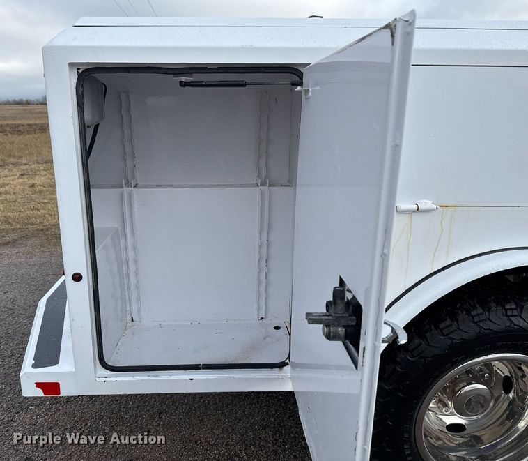 image for item DM5537 2020 Ford F350 Super Duty Crew Cab utility bed pickup truck