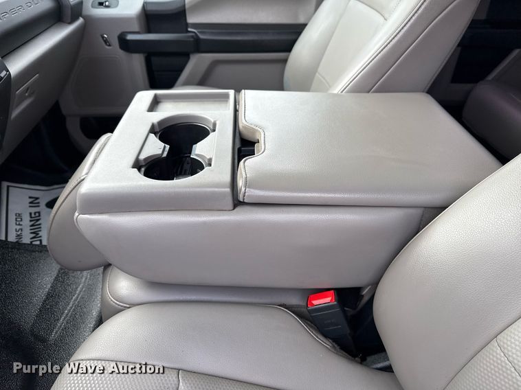 image for item DM5537 2020 Ford F350 Super Duty Crew Cab utility bed pickup truck