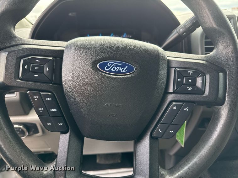 image for item DM5537 2020 Ford F350 Super Duty Crew Cab utility bed pickup truck