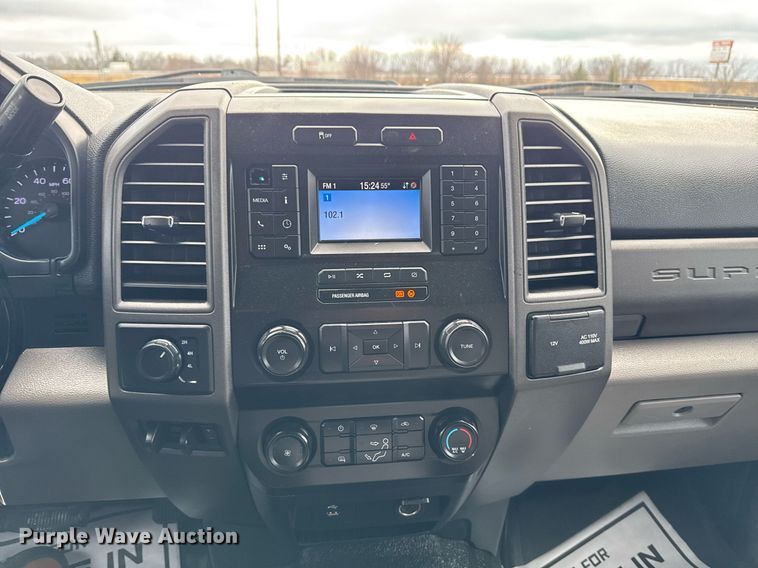 image for item DM5537 2020 Ford F350 Super Duty Crew Cab utility bed pickup truck