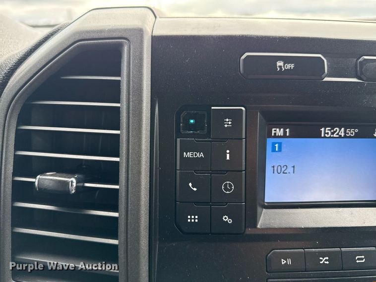 image for item DM5537 2020 Ford F350 Super Duty Crew Cab utility bed pickup truck