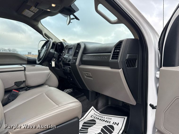 image for item DM5537 2020 Ford F350 Super Duty Crew Cab utility bed pickup truck