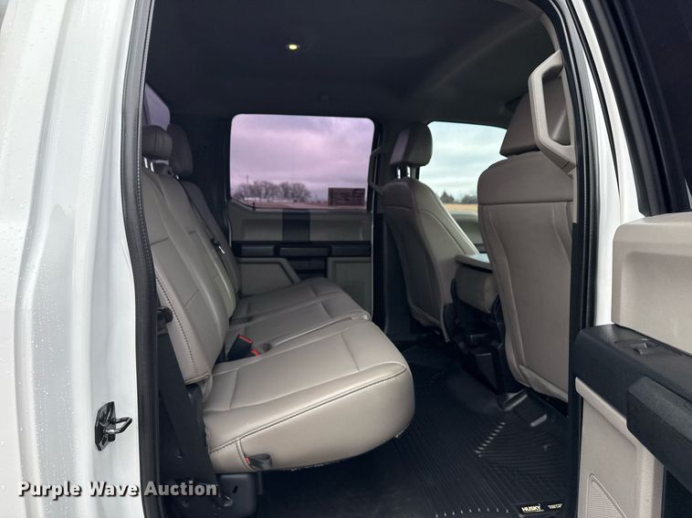 image for item DM5537 2020 Ford F350 Super Duty Crew Cab utility bed pickup truck