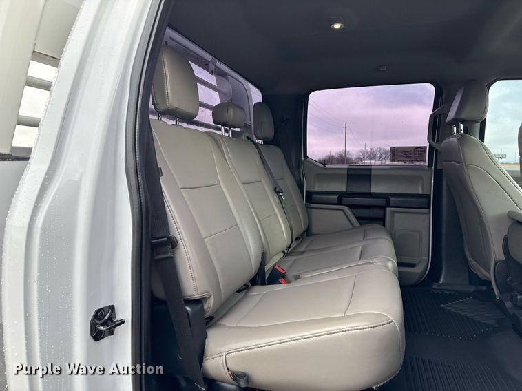 image for item DM5537 2020 Ford F350 Super Duty Crew Cab utility bed pickup truck