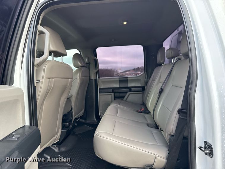 image for item DM5537 2020 Ford F350 Super Duty Crew Cab utility bed pickup truck