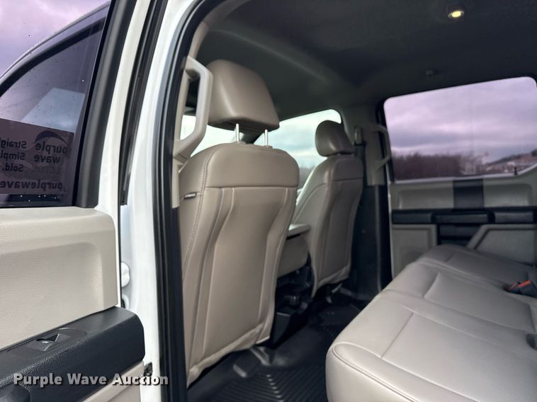 image for item DM5537 2020 Ford F350 Super Duty Crew Cab utility bed pickup truck