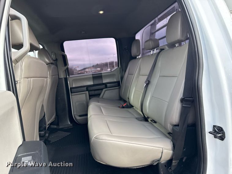 image for item DM5537 2020 Ford F350 Super Duty Crew Cab utility bed pickup truck