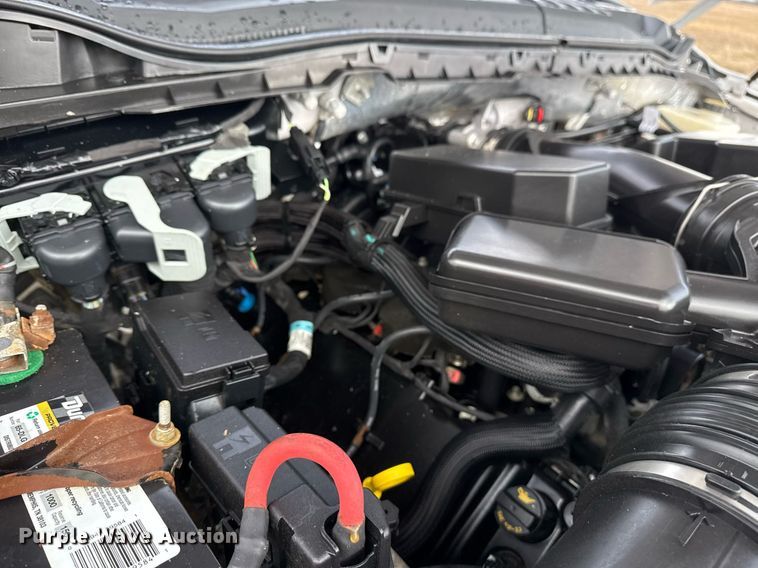 image for item DM5537 2020 Ford F350 Super Duty Crew Cab utility bed pickup truck