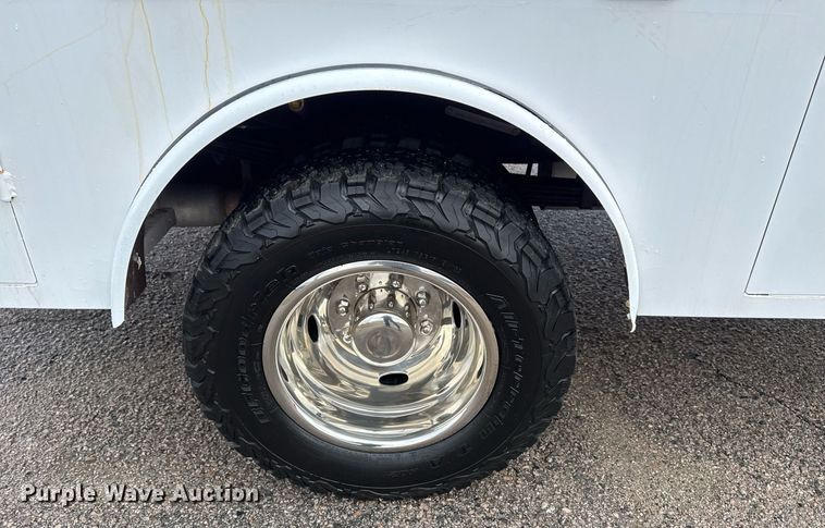 image for item DM5537 2020 Ford F350 Super Duty Crew Cab utility bed pickup truck