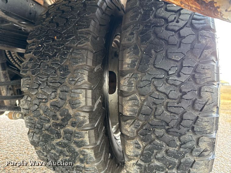 image for item DM5537 2020 Ford F350 Super Duty Crew Cab utility bed pickup truck