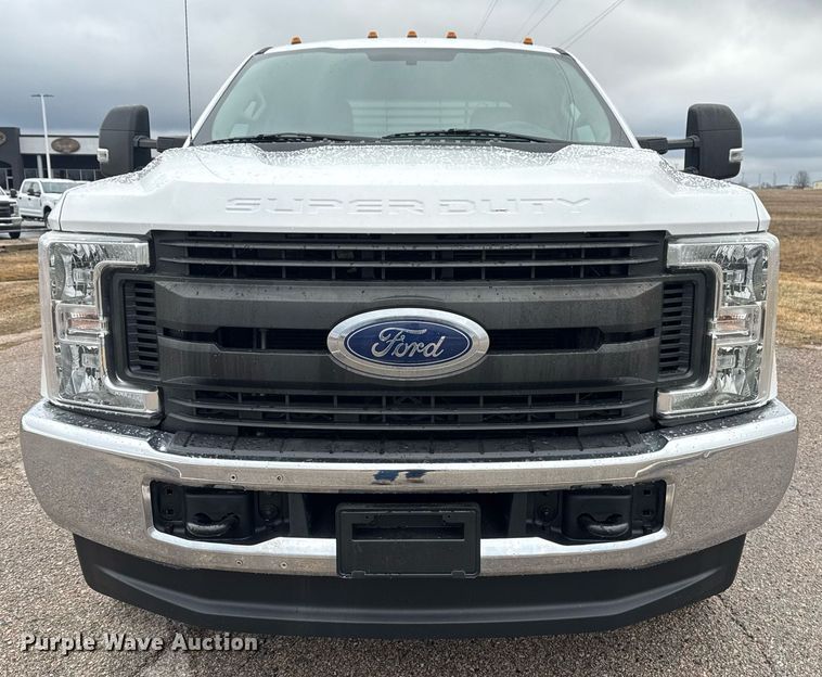 image for item DM5539 2018 Ford F350 Super Duty SuperCab utility bed pickup truck