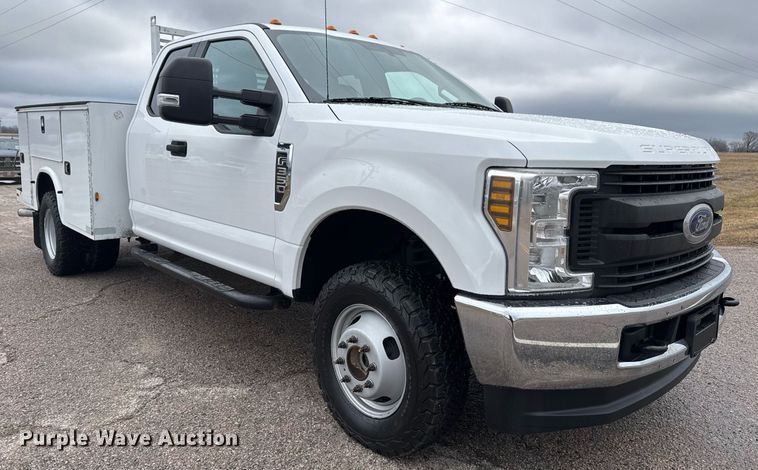 image for item DM5539 2018 Ford F350 Super Duty SuperCab utility bed pickup truck