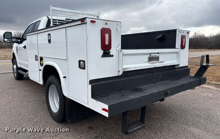 image for item DM5539 2018 Ford F350 Super Duty SuperCab utility bed pickup truck