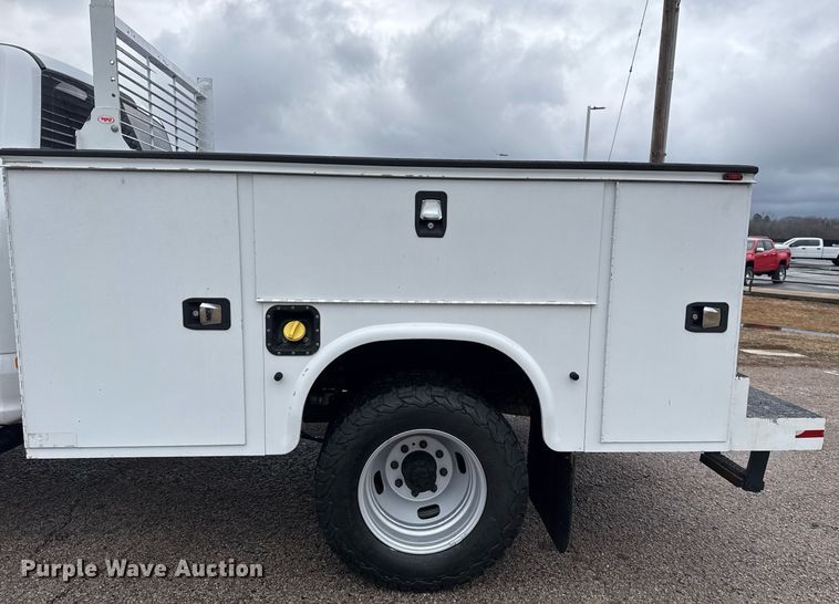 image for item DM5539 2018 Ford F350 Super Duty SuperCab utility bed pickup truck