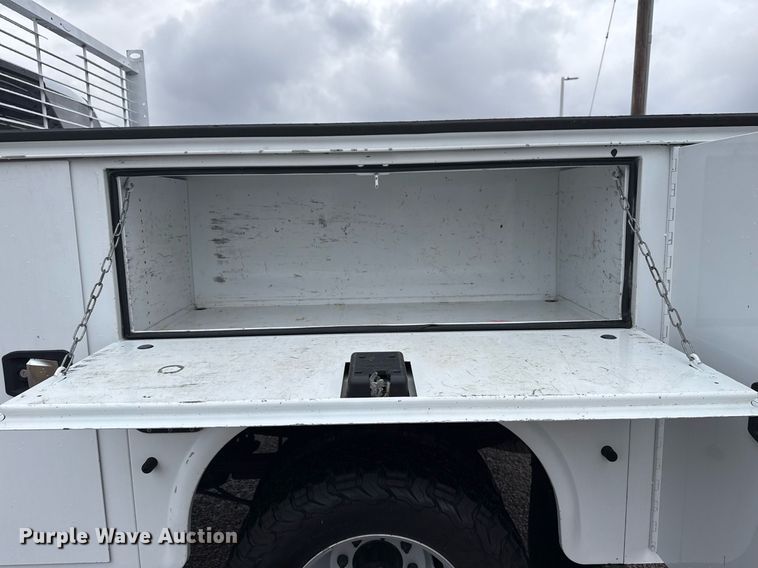 image for item DM5539 2018 Ford F350 Super Duty SuperCab utility bed pickup truck