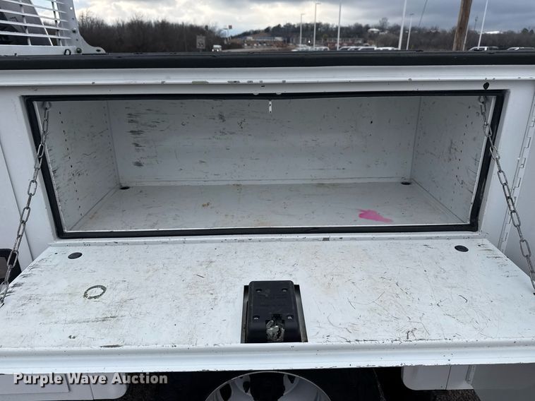 image for item DM5539 2018 Ford F350 Super Duty SuperCab utility bed pickup truck