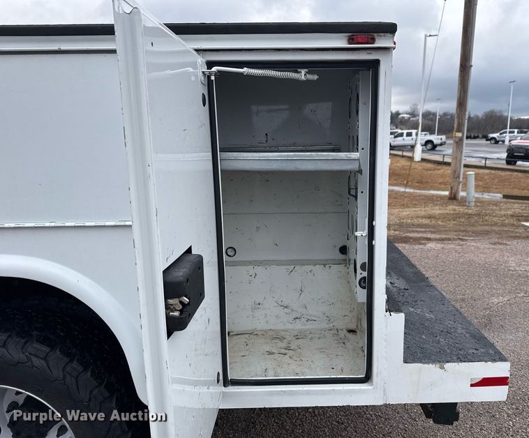 image for item DM5539 2018 Ford F350 Super Duty SuperCab utility bed pickup truck