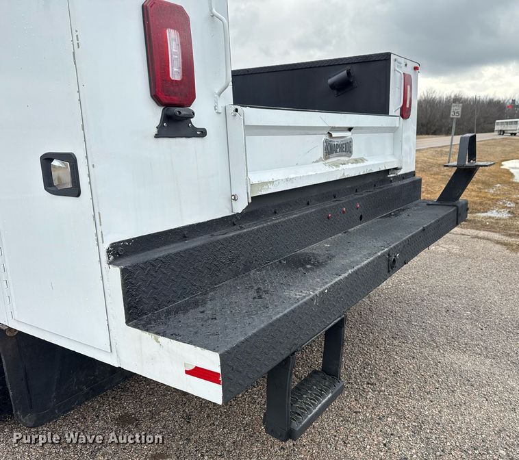 image for item DM5539 2018 Ford F350 Super Duty SuperCab utility bed pickup truck