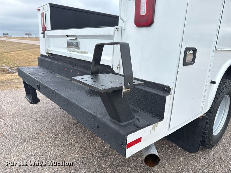 image for item DM5539 2018 Ford F350 Super Duty SuperCab utility bed pickup truck