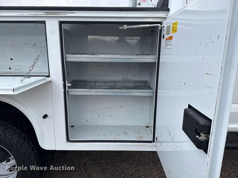 image for item DM5539 2018 Ford F350 Super Duty SuperCab utility bed pickup truck