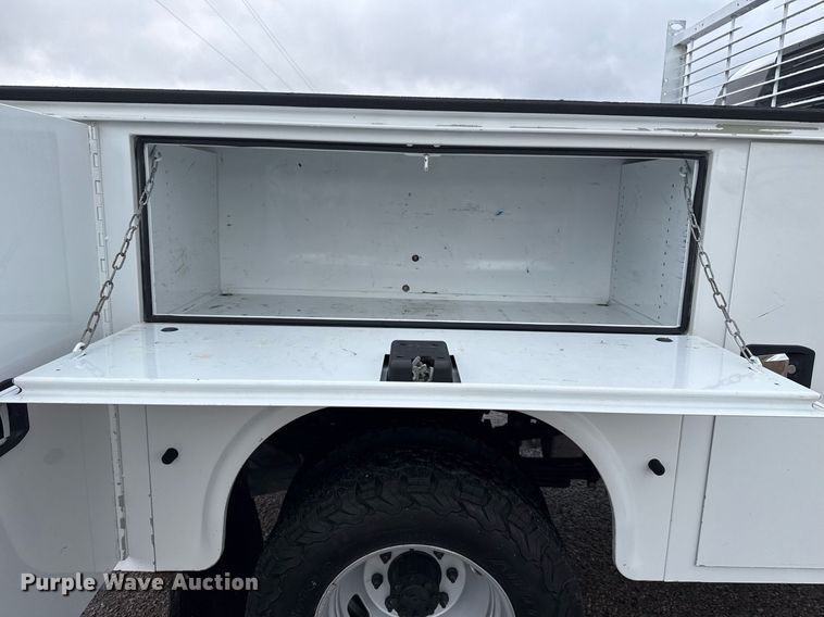 image for item DM5539 2018 Ford F350 Super Duty SuperCab utility bed pickup truck
