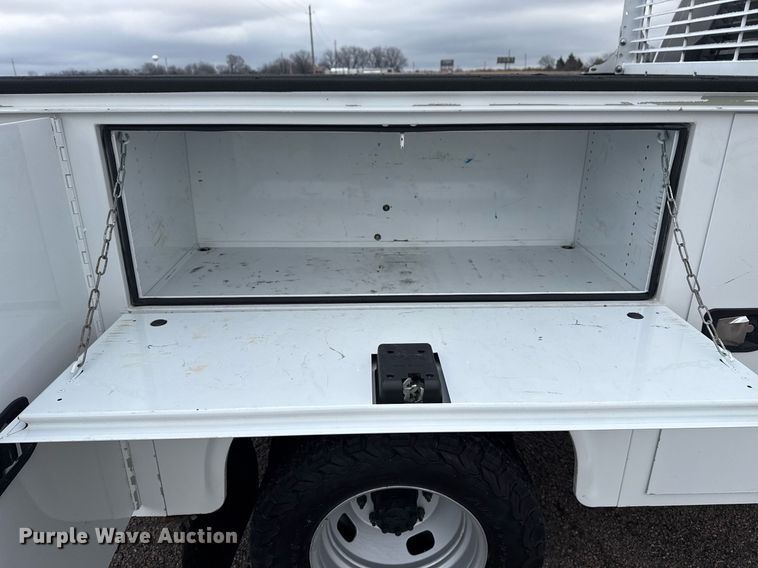 image for item DM5539 2018 Ford F350 Super Duty SuperCab utility bed pickup truck