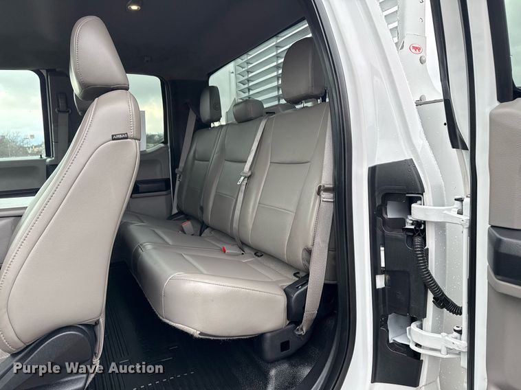 image for item DM5539 2018 Ford F350 Super Duty SuperCab utility bed pickup truck