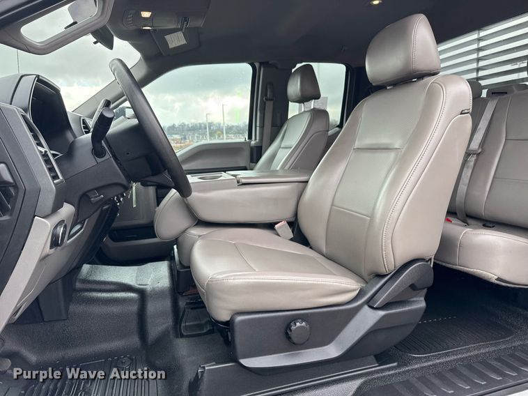 image for item DM5539 2018 Ford F350 Super Duty SuperCab utility bed pickup truck