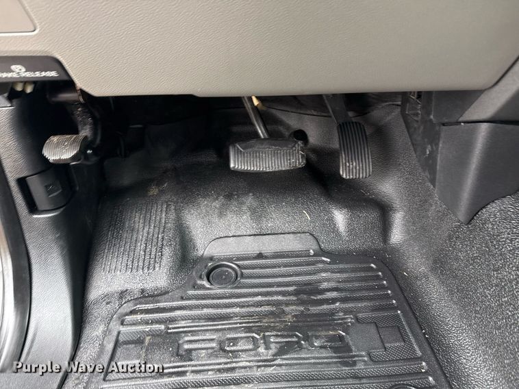 image for item DM5539 2018 Ford F350 Super Duty SuperCab utility bed pickup truck