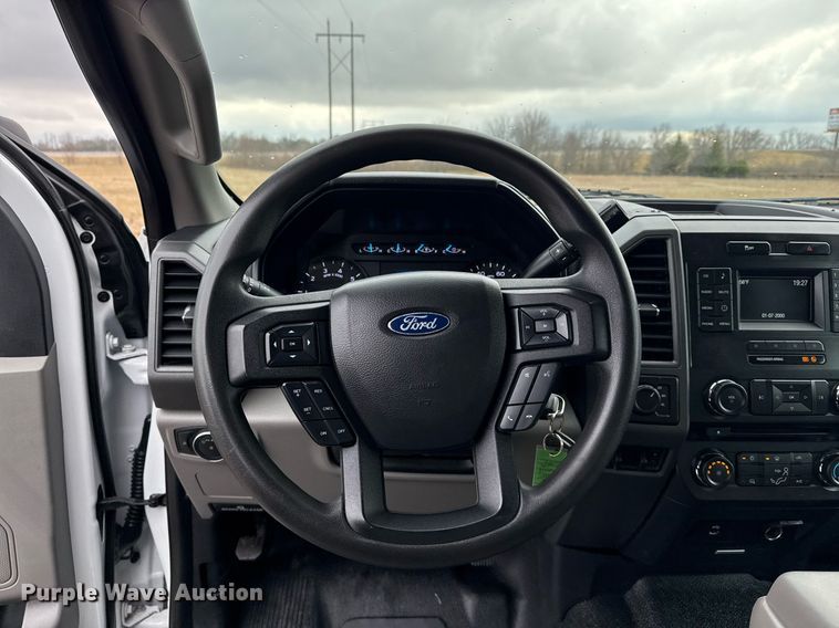 image for item DM5539 2018 Ford F350 Super Duty SuperCab utility bed pickup truck