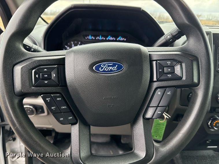 image for item DM5539 2018 Ford F350 Super Duty SuperCab utility bed pickup truck