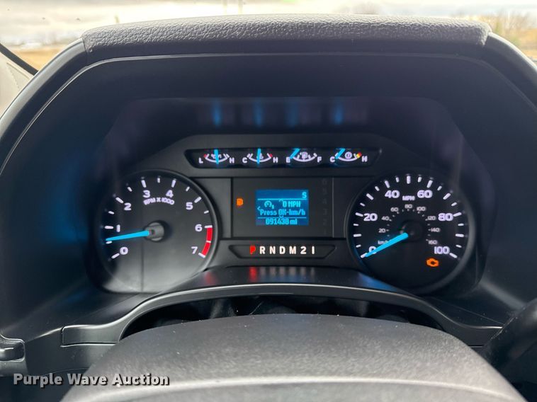 image for item DM5539 2018 Ford F350 Super Duty SuperCab utility bed pickup truck