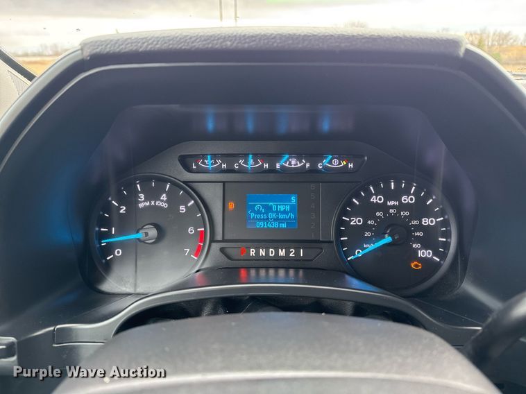 image for item DM5539 2018 Ford F350 Super Duty SuperCab utility bed pickup truck