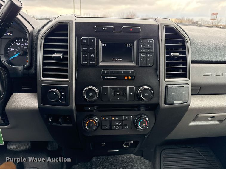 image for item DM5539 2018 Ford F350 Super Duty SuperCab utility bed pickup truck