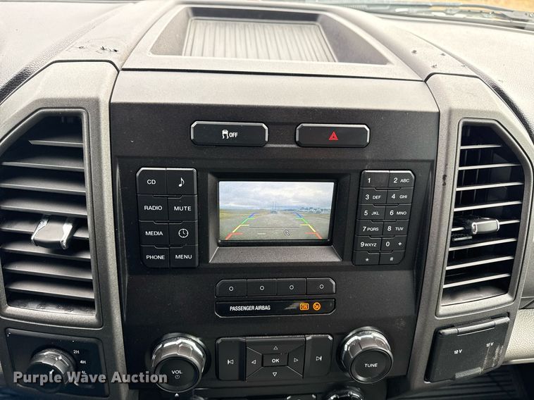 image for item DM5539 2018 Ford F350 Super Duty SuperCab utility bed pickup truck